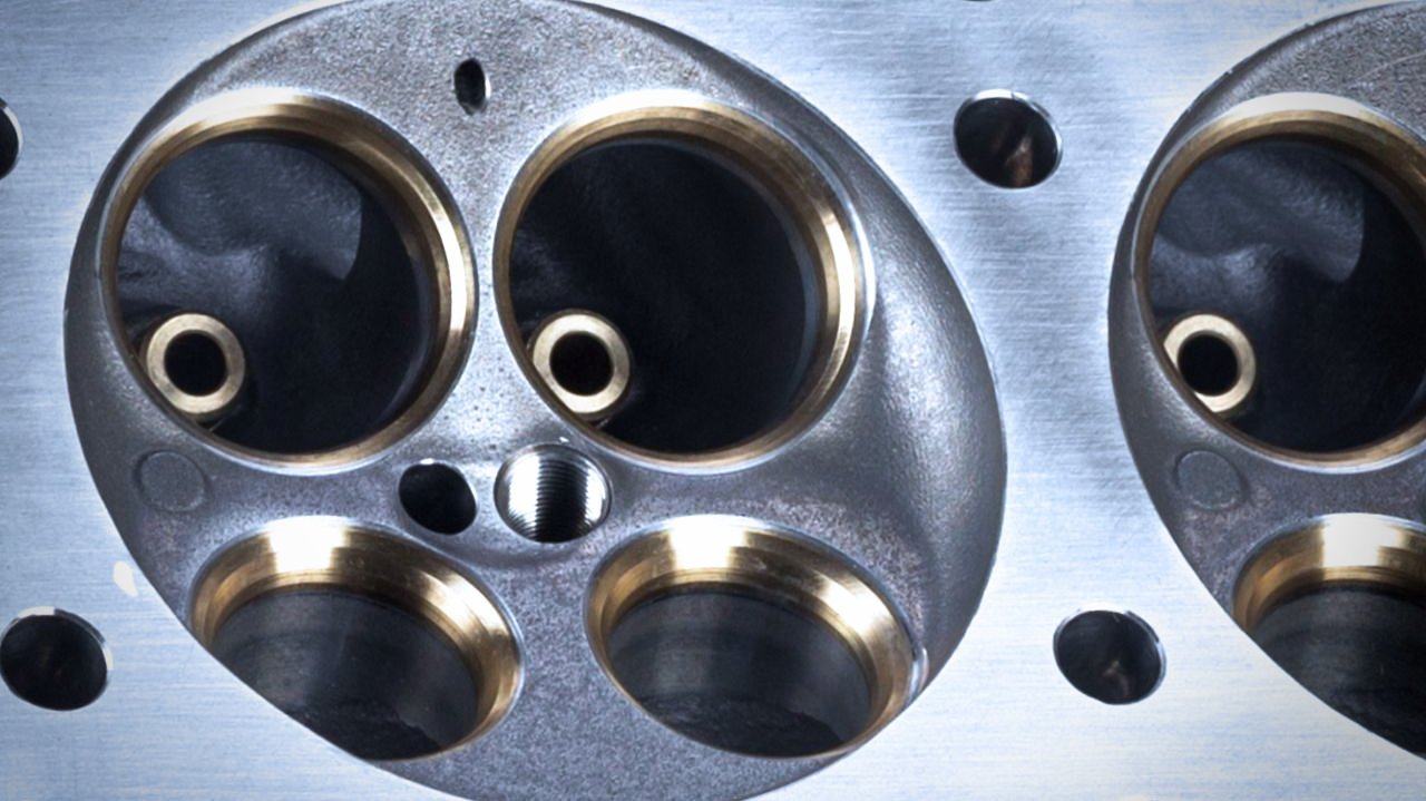 [Translate to Englisch:] Inlet ports of a cylinder head